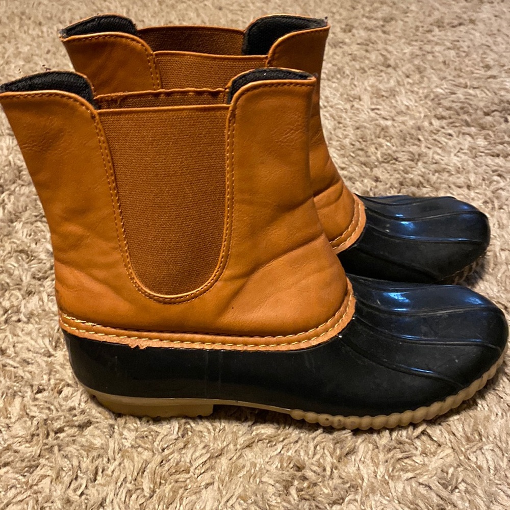 Duck boots